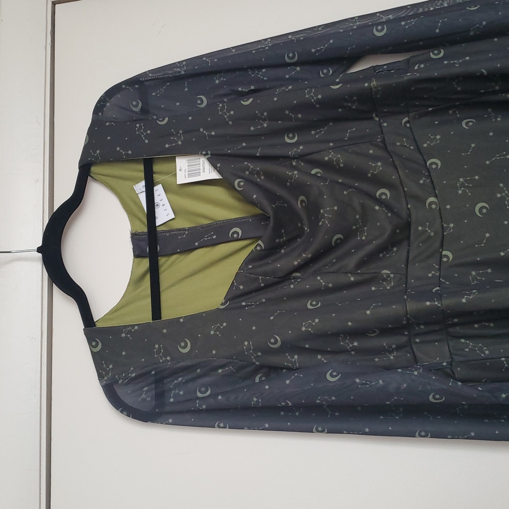 Daisy's Street Gold Constellation Chain Belt Long-sleeve Dress (Plus size) - Picture 5 of 16